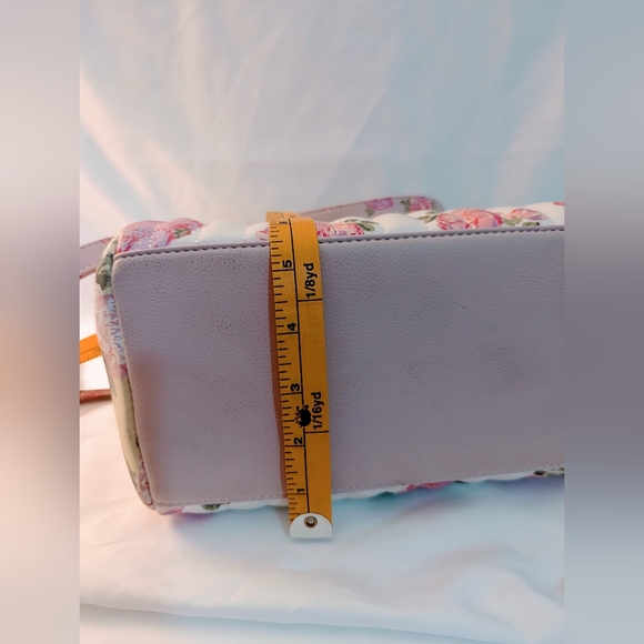 Betsy Johnson handbag with detachable shoulder strap. - Picture 11 of 12